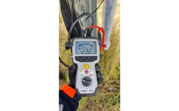 Verification of PV tracker earthing connection during commissioning using a Megger MOM2 micro-ohmmeter